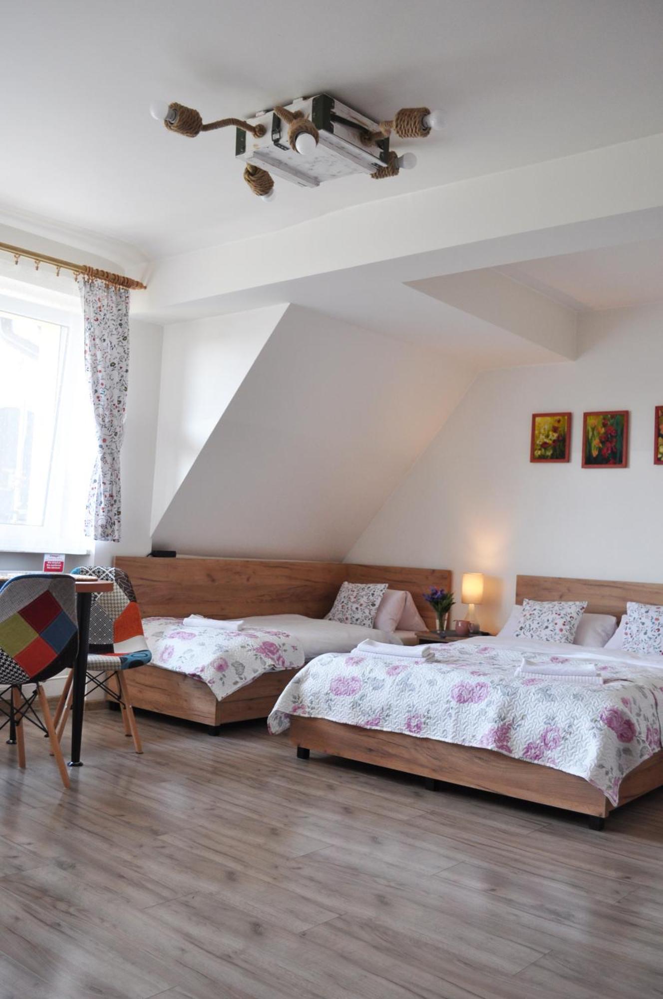 Pokoje Goscinne Uanny Nowy Targ Ngoại thất bức ảnh